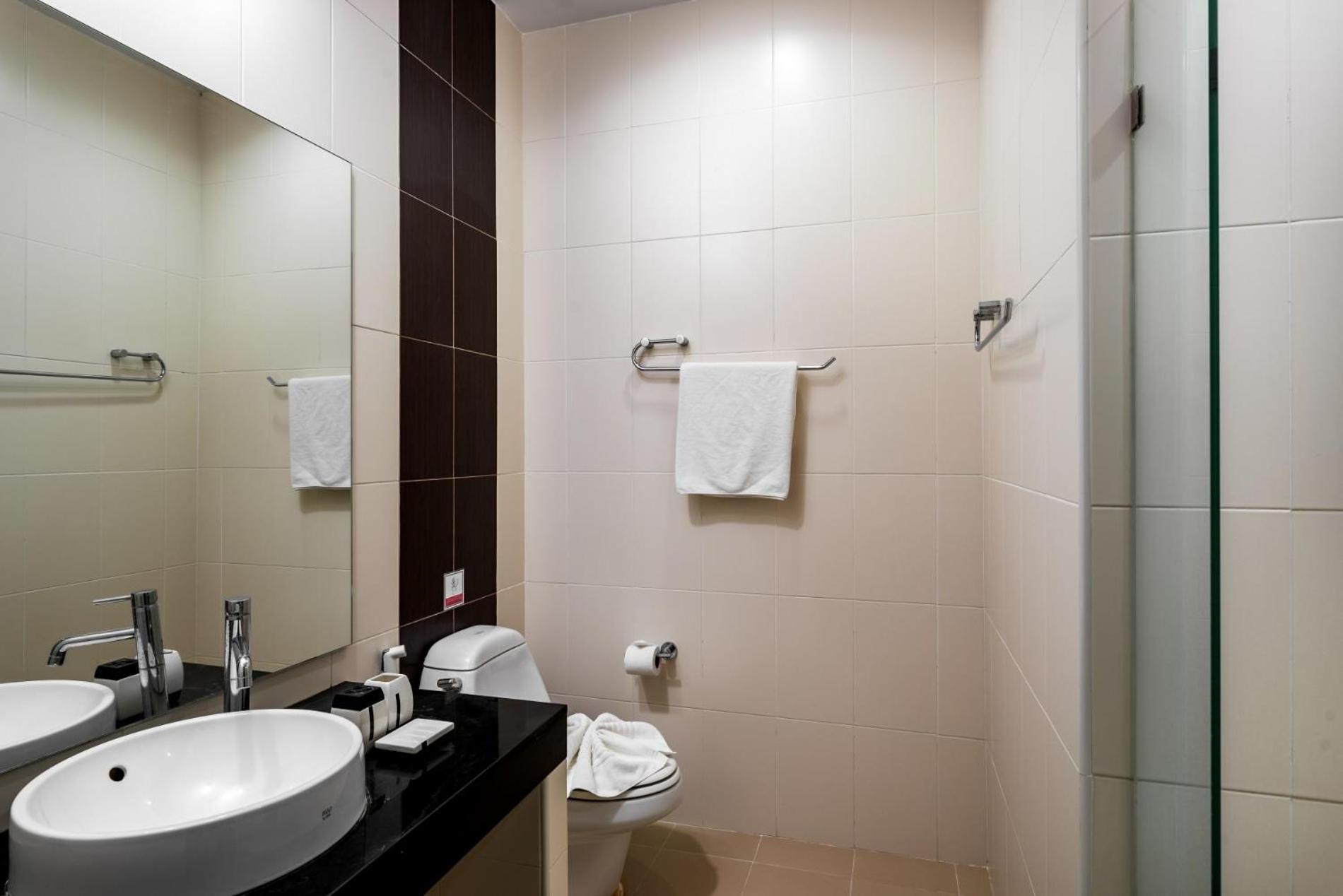 Veloche 2 Bedroom Apartment With Seaview Karon Exterior foto